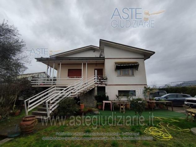 locale di sgombero in vendita a Pescia