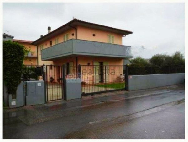 casa indipendente in vendita a Pescia