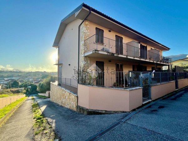casa indipendente in vendita a Pescia