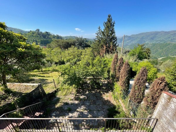 casa indipendente in vendita a Pescia in zona Vellano