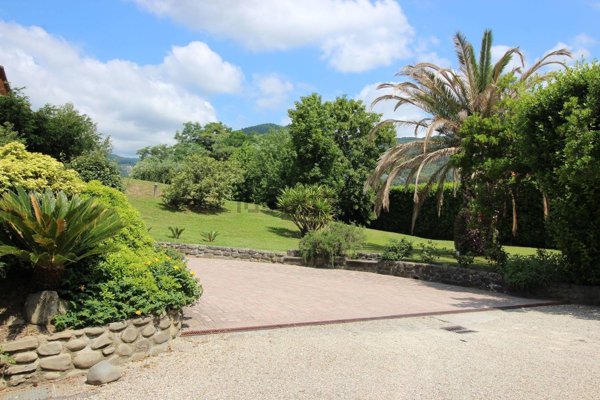 casa indipendente in vendita a Pescia in zona Castellare