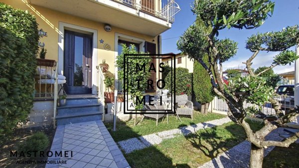 casa indipendente in vendita a Pescia in zona Collodi