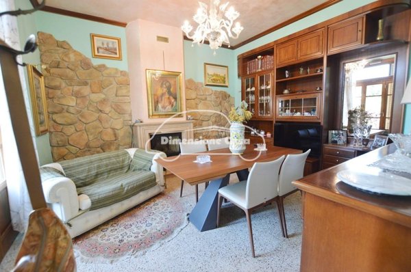 casa indipendente in vendita a Pescia in zona Collodi