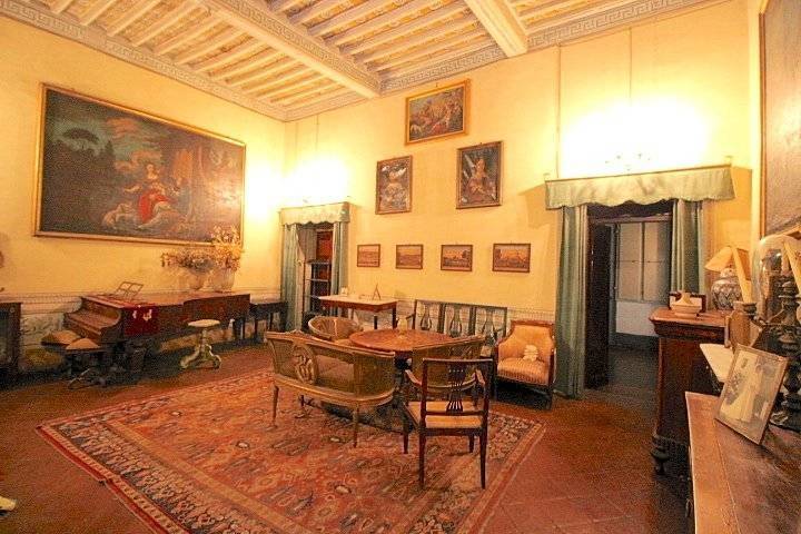 intera palazzina in vendita a Pescia