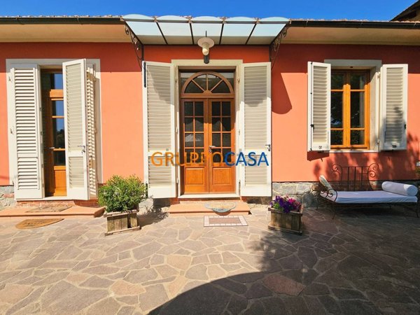 casa indipendente in vendita a Pescia