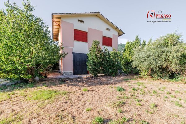 casa indipendente in vendita a Pescia