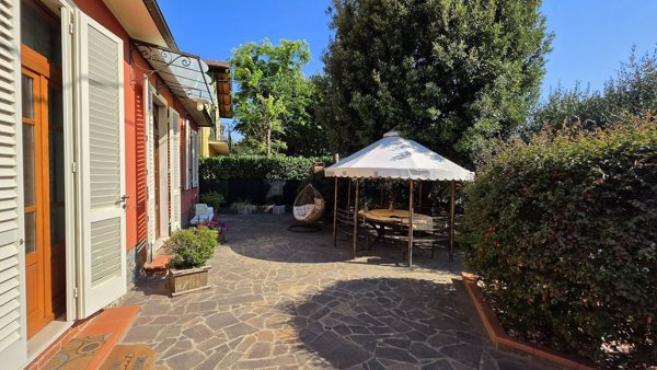 casa indipendente in vendita a Pescia