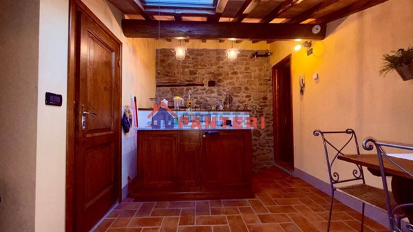 casa indipendente in vendita a Pescia