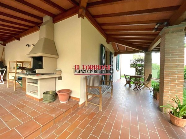 casa indipendente in vendita a Pescia in zona Castellare