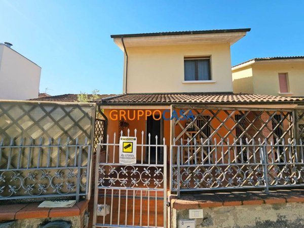 casa indipendente in vendita a Pescia in zona Castellare