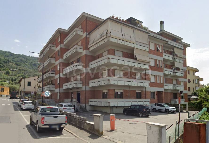ufficio in vendita a Pescia in zona Castellare