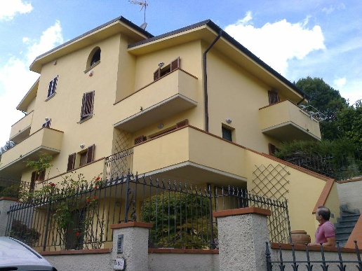 casa indipendente in vendita a Pescia in zona Fibbialla