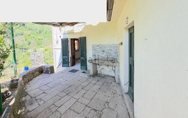 casa indipendente in vendita a Pescia in zona Aramo