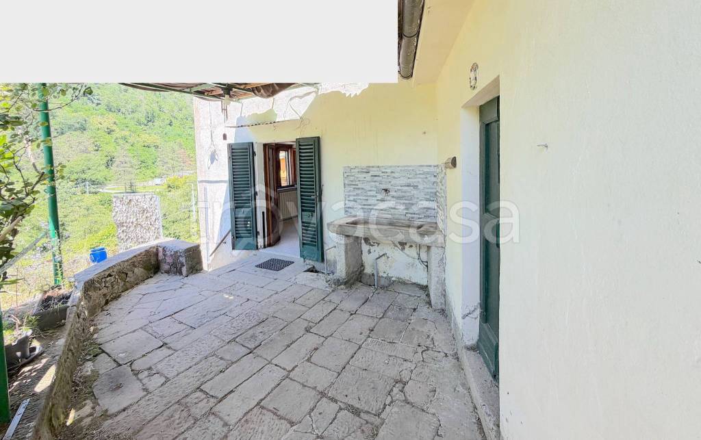 casa indipendente in vendita a Pescia