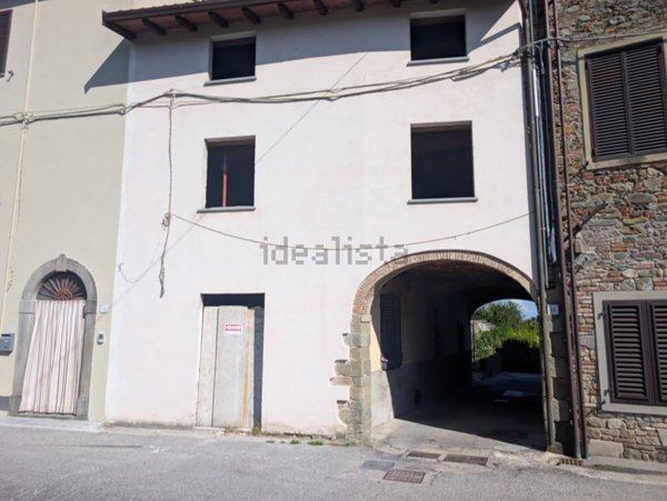 casa indipendente in vendita a Pescia in zona Collodi