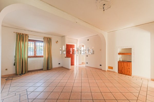 casa indipendente in vendita a Pescia in zona Castellare