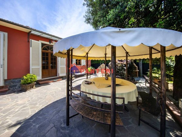 casa indipendente in vendita a Pescia in zona Collodi