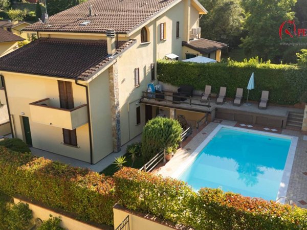 casa indipendente in vendita a Pescia in zona Castellare