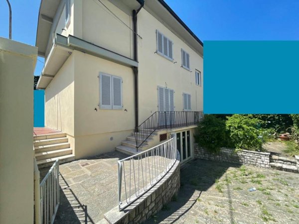 casa indipendente in vendita a Pescia in zona Castellare