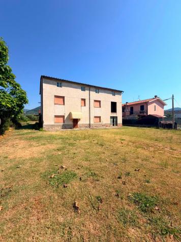 casa indipendente in vendita a Pescia in zona Veneri