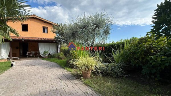 casa indipendente in vendita a Pescia in zona San Quirico