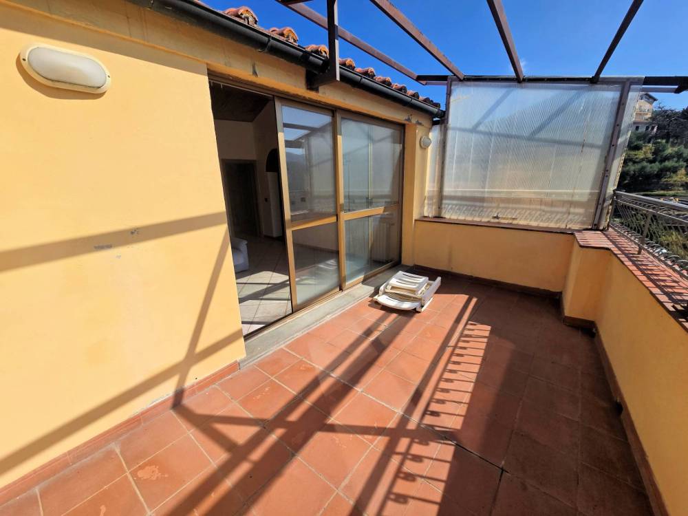 casa indipendente in vendita a Pescia in zona Sorana