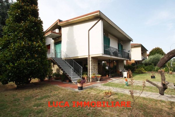 casa indipendente in vendita a Pescia in zona Castellare