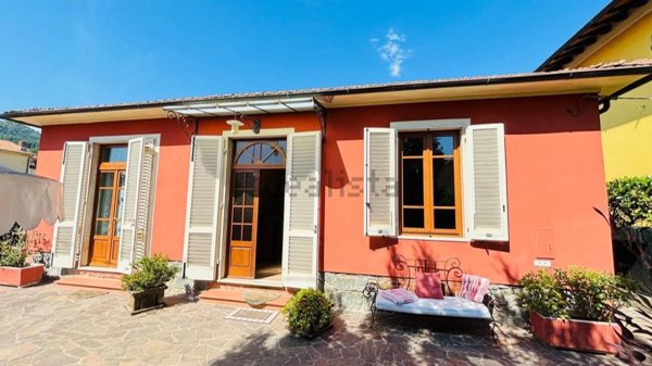 casa indipendente in vendita a Pescia in zona Collodi