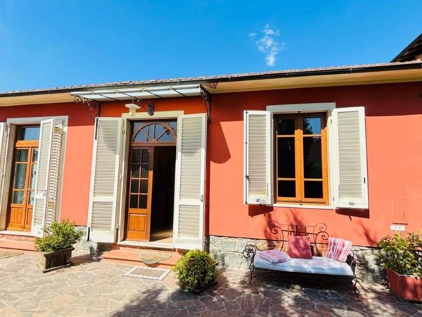 casa indipendente in vendita a Pescia in zona Veneri