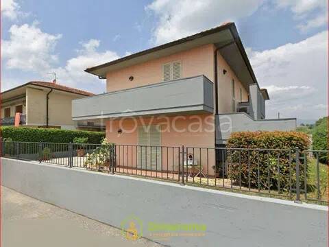 casa indipendente in vendita a Pescia in zona Zei
