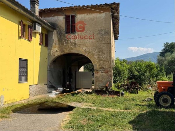 casale in vendita a Pescia in zona Macchie di San Piero