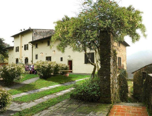 casa indipendente in vendita a Pescia