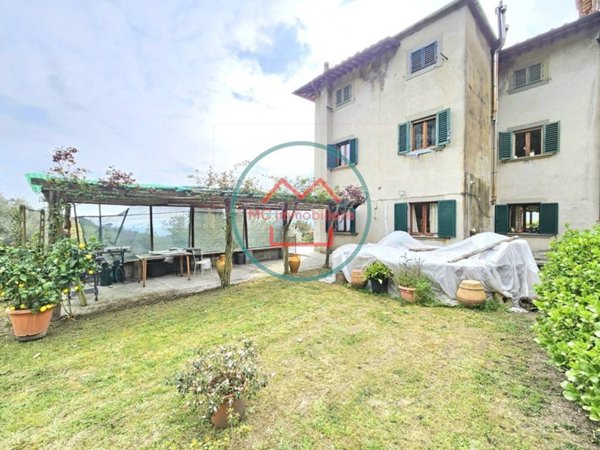 casa indipendente in vendita a Pescia