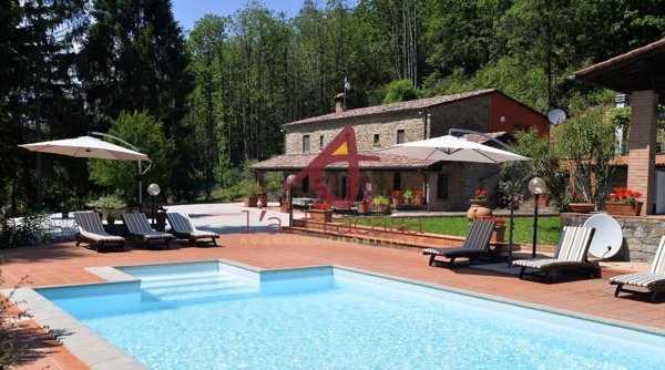 casale in vendita a Pescia in zona Castellare
