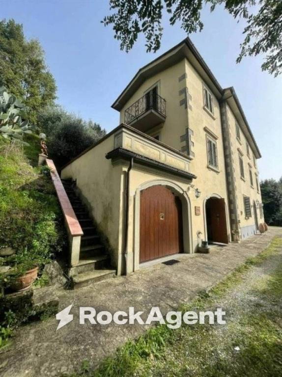 casa indipendente in vendita a Pescia