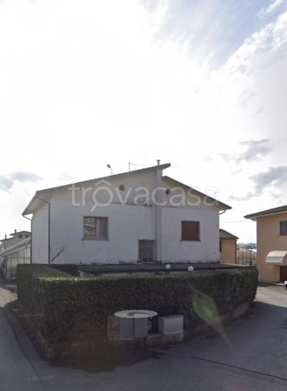 casa indipendente in vendita a Pescia in zona Zei