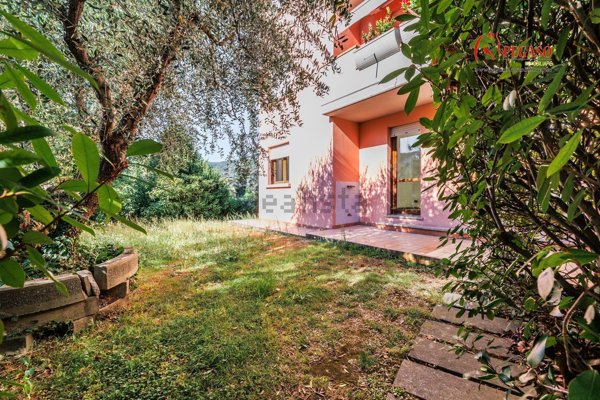 appartamento in vendita a Pescia in zona Castellare