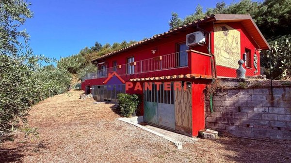 casa indipendente in vendita a Pescia