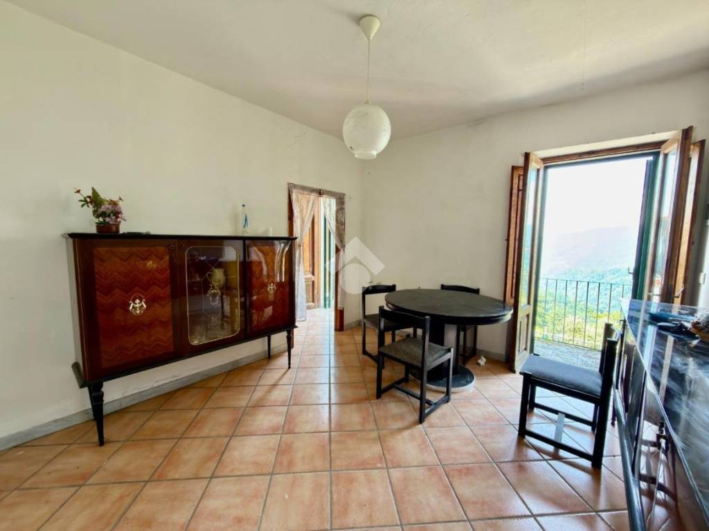 appartamento in vendita a Pescia in zona Vellano
