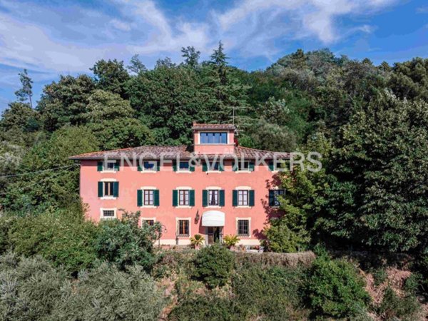 casa indipendente in vendita a Pescia