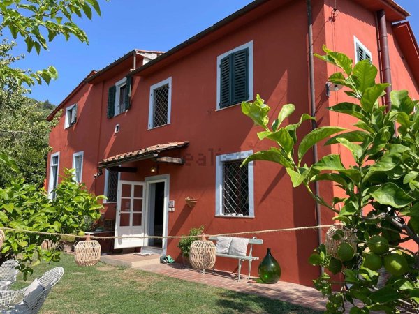 casale in vendita a Pescia