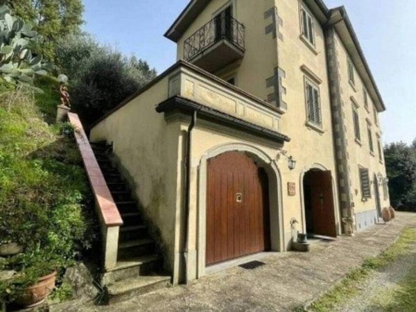 casa indipendente in vendita a Pescia