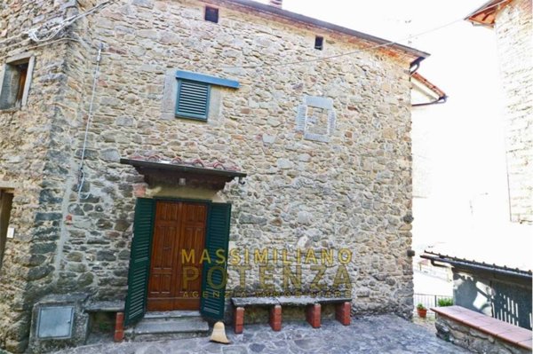 casa indipendente in vendita a Pescia in zona Sorana