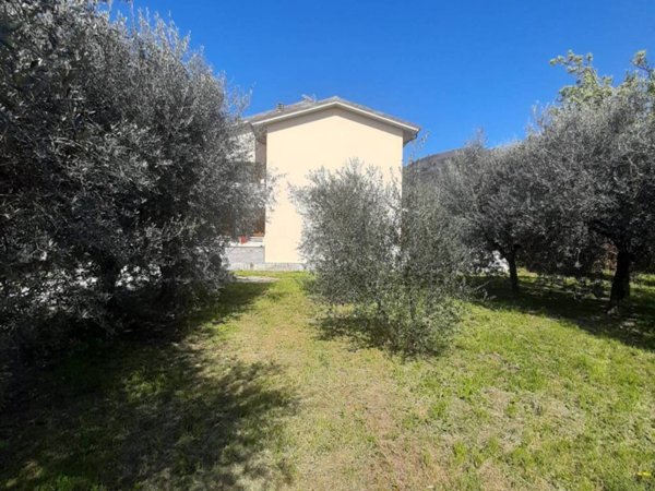 casa indipendente in vendita a Pescia in zona Collodi