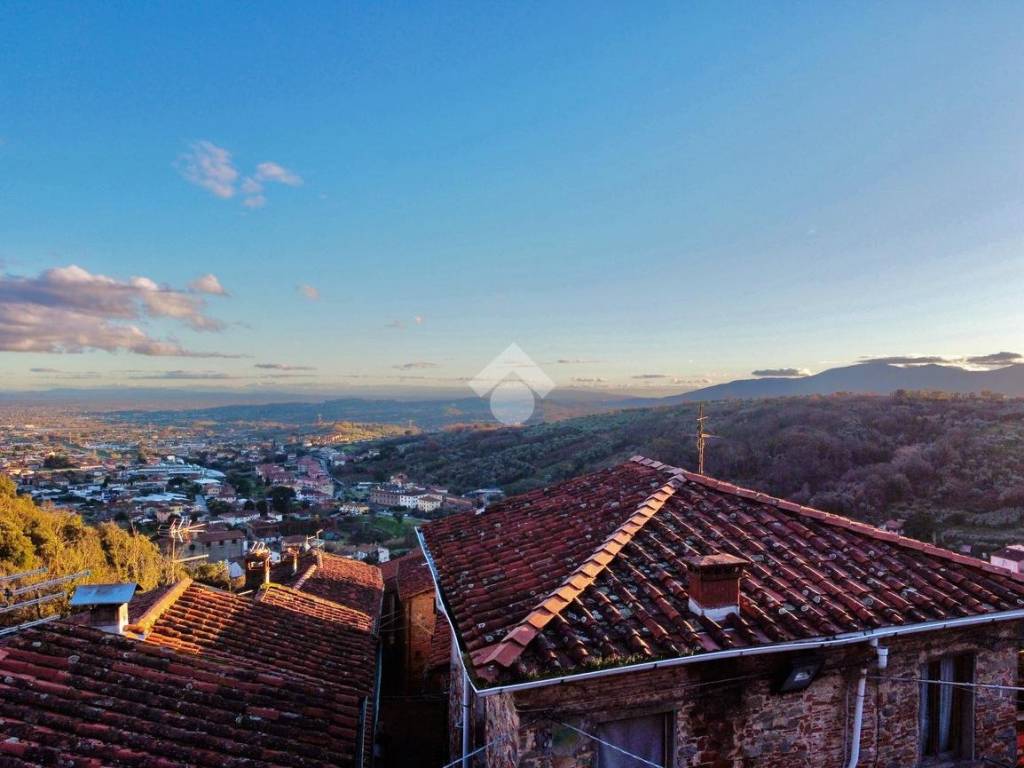 casa indipendente in vendita a Pescia in zona Collodi