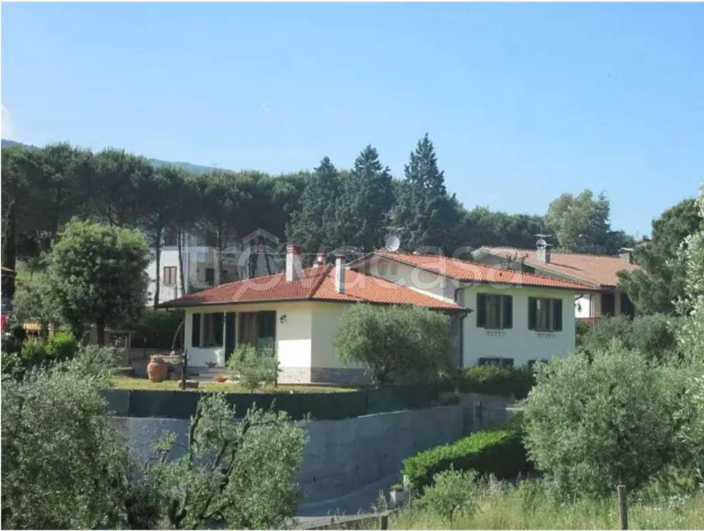 casa indipendente in vendita a Pescia in zona Collodi