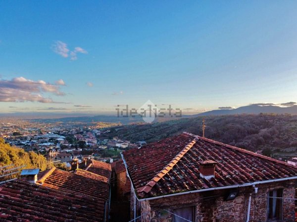 casa indipendente in vendita a Pescia