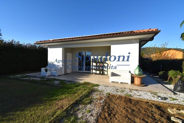 casa indipendente in vendita a Pescia