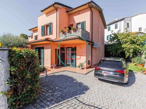 casa indipendente in vendita a Pescia in zona Pescia Morta