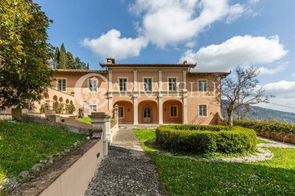 casa indipendente in vendita a Pescia